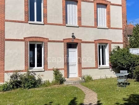 centre bourg - maison bourgeoise rénovée 8p de 167m²- beaux volumes et dépendances