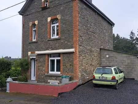 maison confortable à proximité du centre du village.