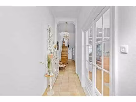 maison charme avec jardin profond et accès arrière en ville