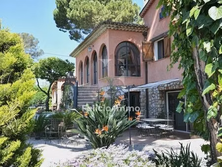 grande maison familiale avec appartement indépendant  piscine e