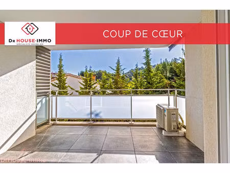 appartement 3 pièces avec terrasse et double garage à cavalaire-sur-mer.