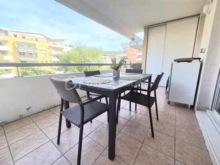 rare à la vente : spacieux t5 de 97 m2 traversant avec deux terrasses