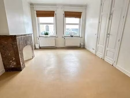 appartement 1 chambre à forest  avec cours  altitude 100