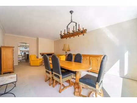 superbe appartement 3 chambres avec garage très bien situé