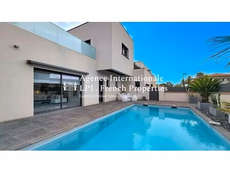 villa contemporaine- piscine- garage - surface totale 175 m² - 4 chambres - terrain boisé.