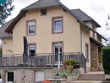maison familiale d'environ 181m2 avec sous sol plus annexes sur un terrain de 6216m2 à dur