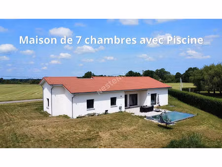 maison récente au sud de louhans et ses 157 arcades  proche de l'autoroute a6 et a39.