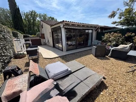 mazet provençal avec véranda et jardin privatif