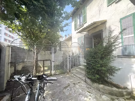 maison découpée en deux appartements