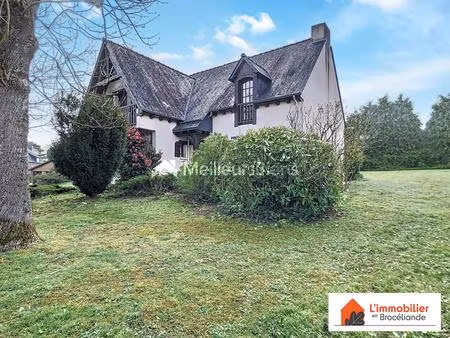 maison familiale dans le centre de plélan-le-grand