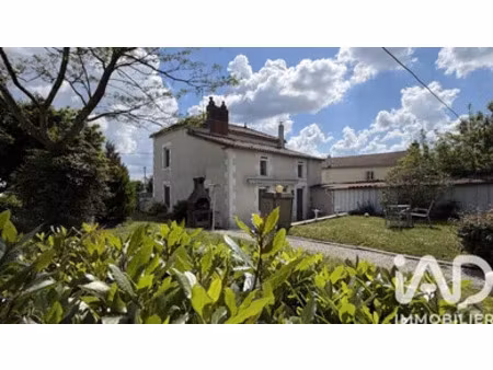 maison de village à loge-fougereuse (85120)