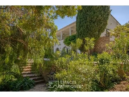villa d'architecte avec vue mer  piscine et esprit art déco