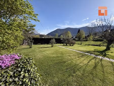 a vendre maison 5 pieces de 148m²  garage  jardin  proche du centre  vue montagnes