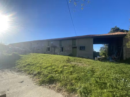 corps de ferme avec dépendances et vue pyrénées