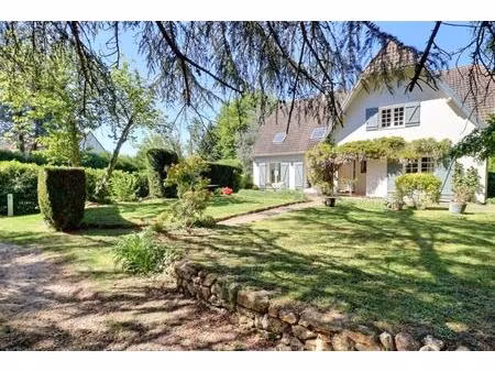 maison 245 m²  sous-sol total  combles 45 m² jardin 2.400 m²