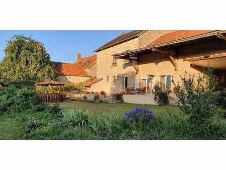 maison avec piscine et jardin lagery (51)