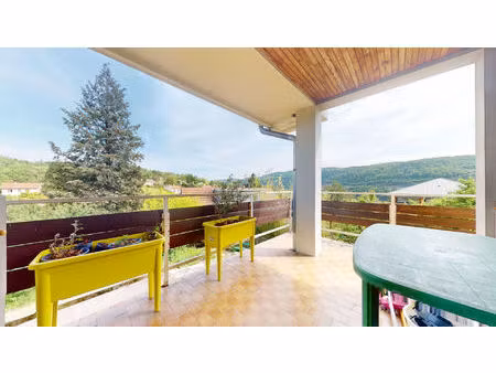 besançon -velotte | maison d'architecte des années 70 avec terrain constructible de 15 are