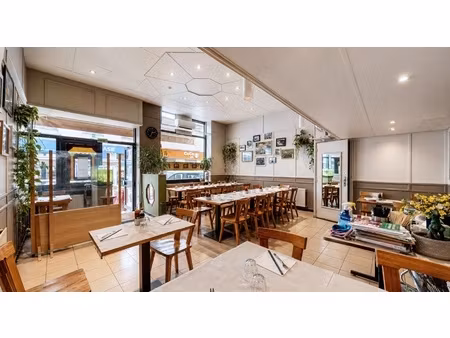 local commercial 4 pièces - 147 m²
