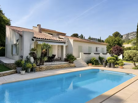 maison 6 pièces de 172 m2 - la bouilladisse