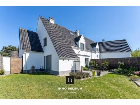 prachtige halfopen villa in het