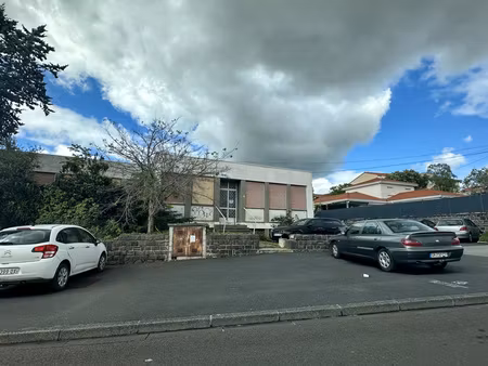 immeuble pour activité ou pour projet foncier.