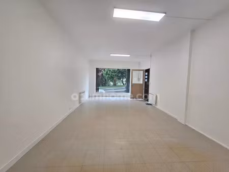 location commerce 2 pièces 48 m² à angoulême (16000)