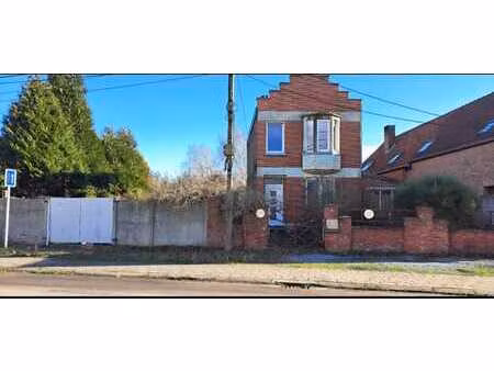 maison à rénover avec un beau terrain à bâtir