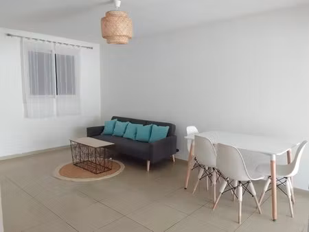 location triplex cœur de ville de la possession