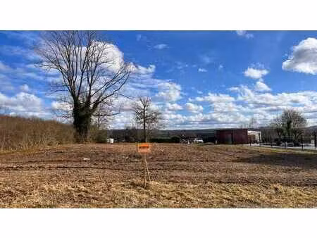 terrain de 1202 m2. quartier calme  proximité durbuy