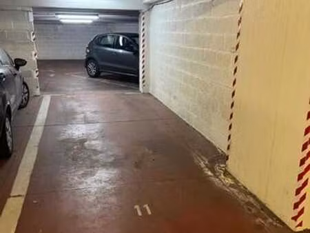 emplacement de parking couvert tout proche de montgomery