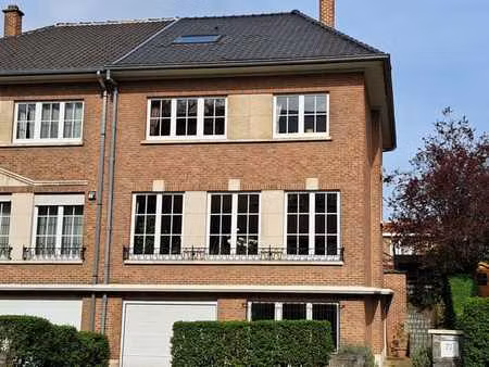 belle maison familiale au chant d’oiseau