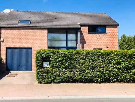 à louer: maison moderne en très bon état