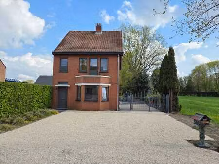 maison rénovée et lumineuse avec grand jardin