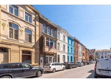 maison de ville de caractère avec des éléments authentiques