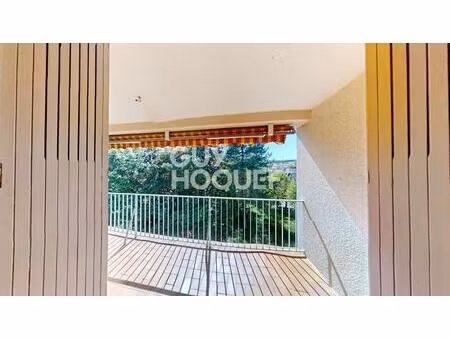 appartement type 4 cellier  garage fermé et balcon avec vue sur le jardin de la copropriét