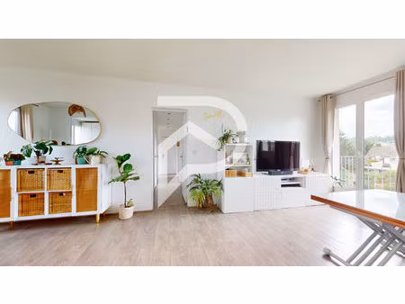 triangle d'or de marly-le-roi - 4 pièces de 73m2 avec 3 chambres  balcon  cave et parking