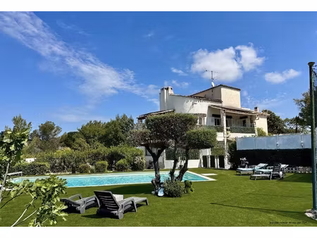 maison familiale t7-t8 de 3 logements avec tennis et piscine