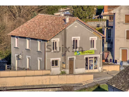 maison de village 2 appartements  local commercial et garage