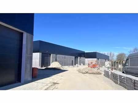 petit entrepôt à louer dans le parc d'entreprises de herzel