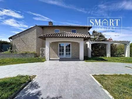 maison de caractère avec piscine intérieure et espace profes