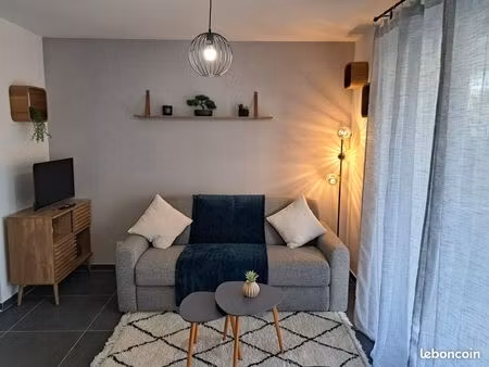 studio cosy avec piscine