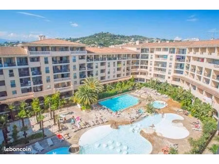 cave 327 m² cannes la bocca