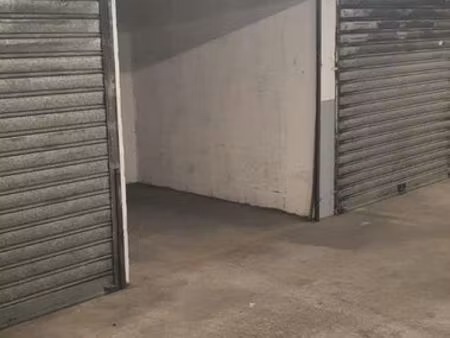 parking garage box fermé et sécurisé dans résidence