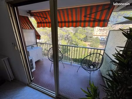 studio meublé peymeinade avec terrasse et parking
