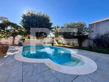 aigues-mortes : maison traditionnelle env. 150 m2 + piscine