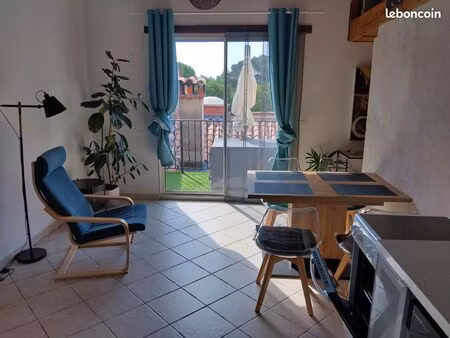t2 avec terrasse et parking