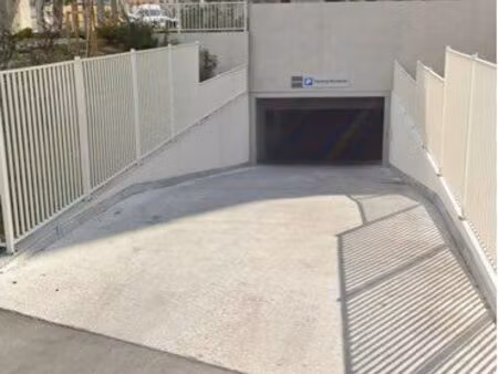 place de parking voiture ou moto
