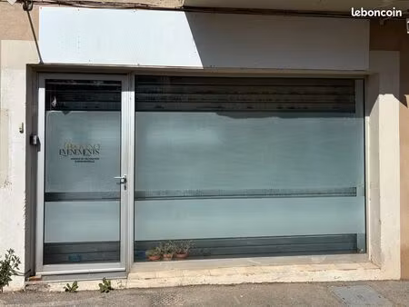 local commercial au centre de trets