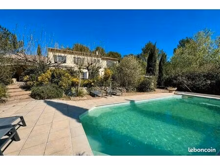 belle bastide avec dépendance et piscine à pélissanne
