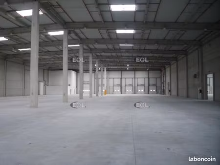 local logistique  bureaux 10 177 m²